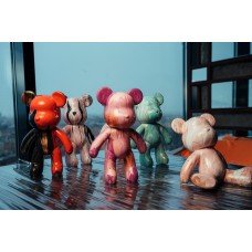 Роспись мишки Bearbricks в технике флюидарт (2024-11-09)